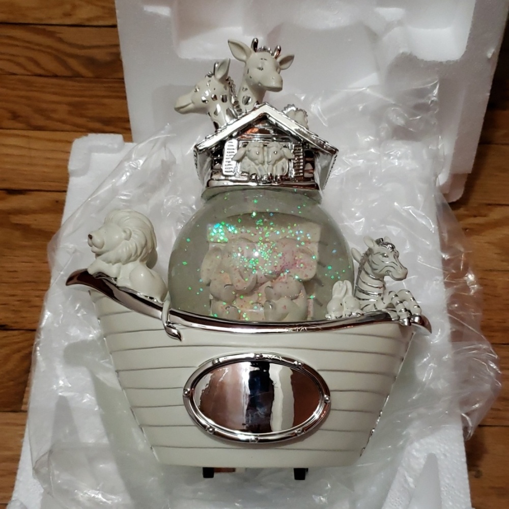 Noah's ark snowglobe
